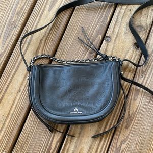 Michael Kor Black Purse
Good Condition 
Minor wear and tear from use.